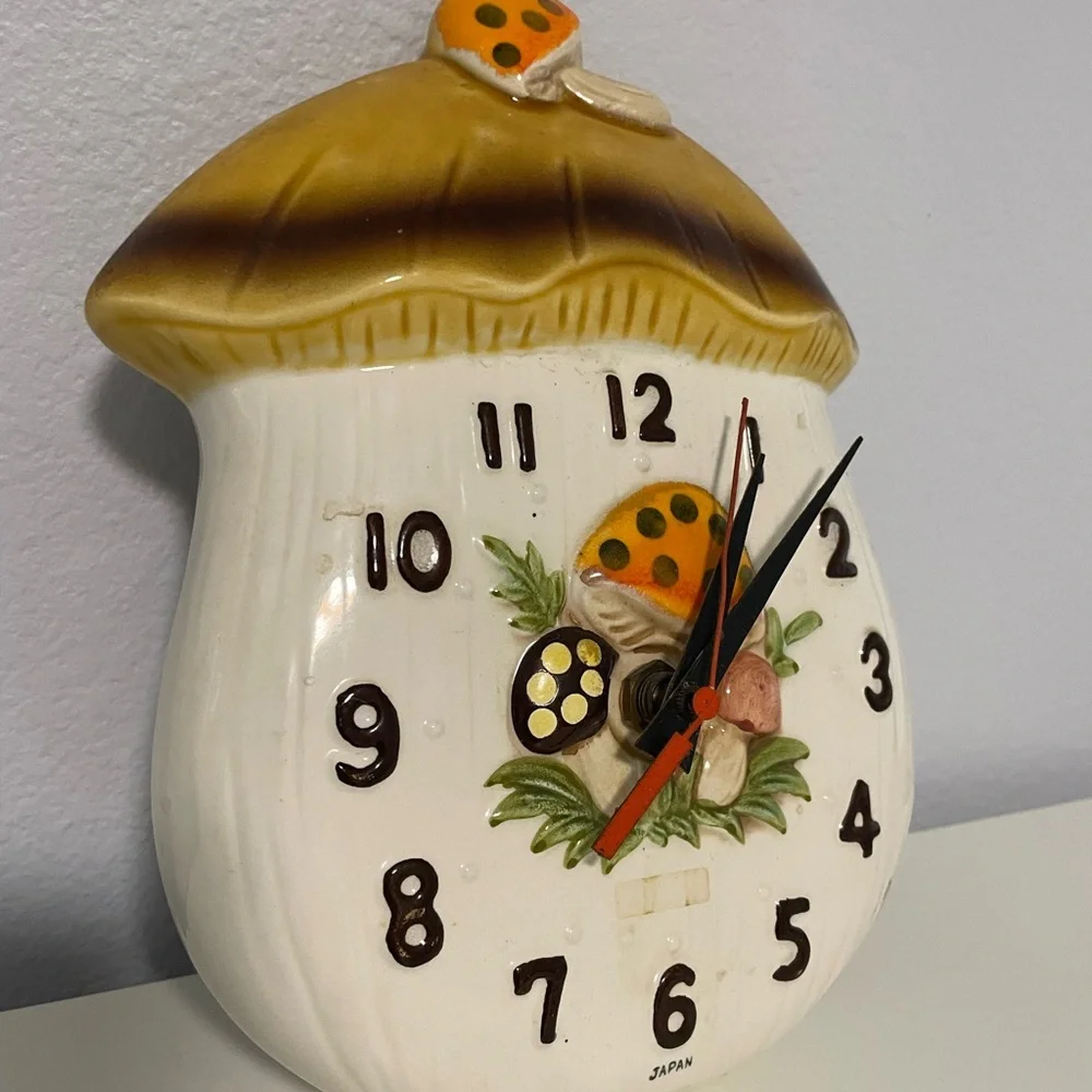 Adorable Vintage Sears Merry Mushroom Wall Clock - Brown and White - Picture 1 of 4